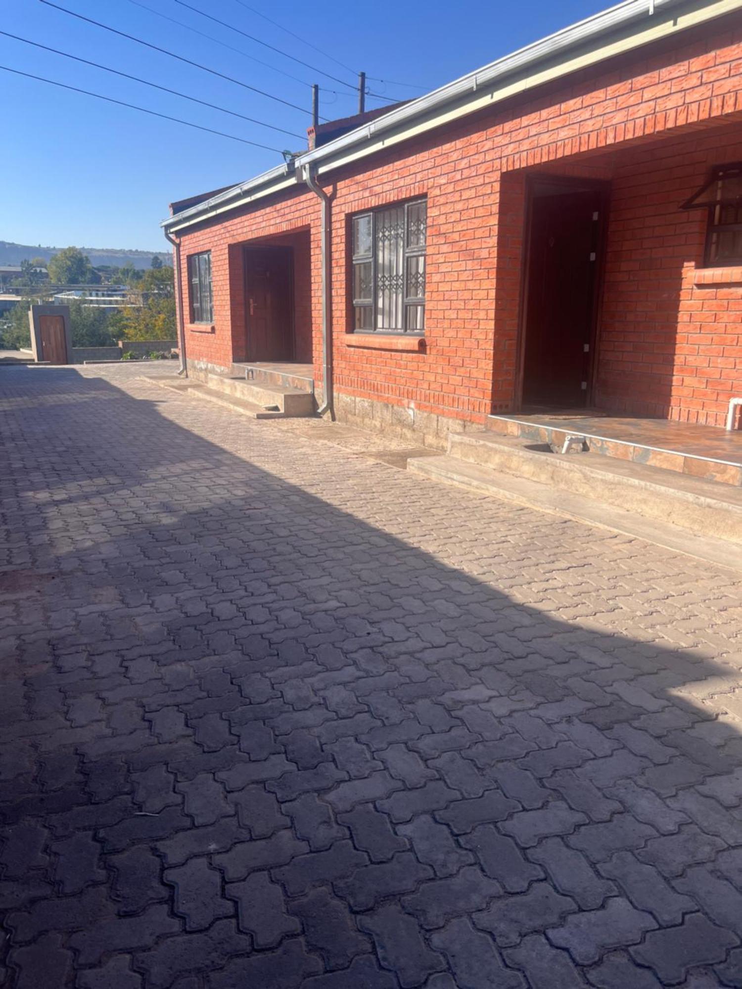 Stylish Self Catering Unit In Maseru Cbd מראה חיצוני תמונה